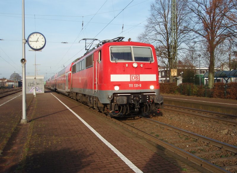 111 131 als RE 15 Emden Hbf - Mnster (Westf.) Hbf in Greven. 08.12.2008