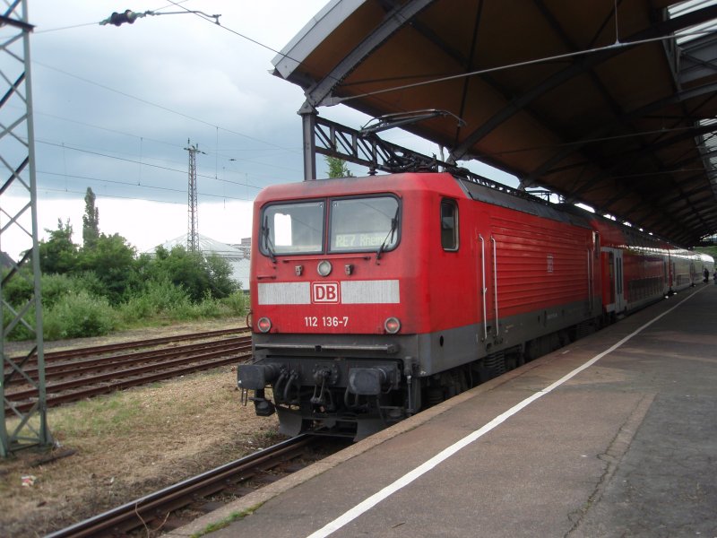 112 136 als RE 7 nach Rheine in Krefeld Hbf. 28.06.2008