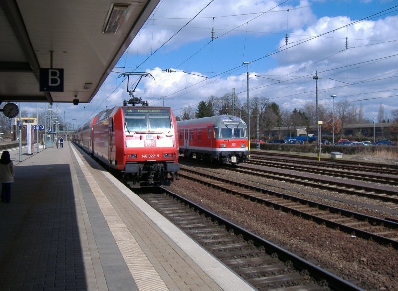 146 022 als RE 6 aus Dsseldorf Hbf bei der Fahrt in die Abstellung in Minden (Westf.). 09.04.2006