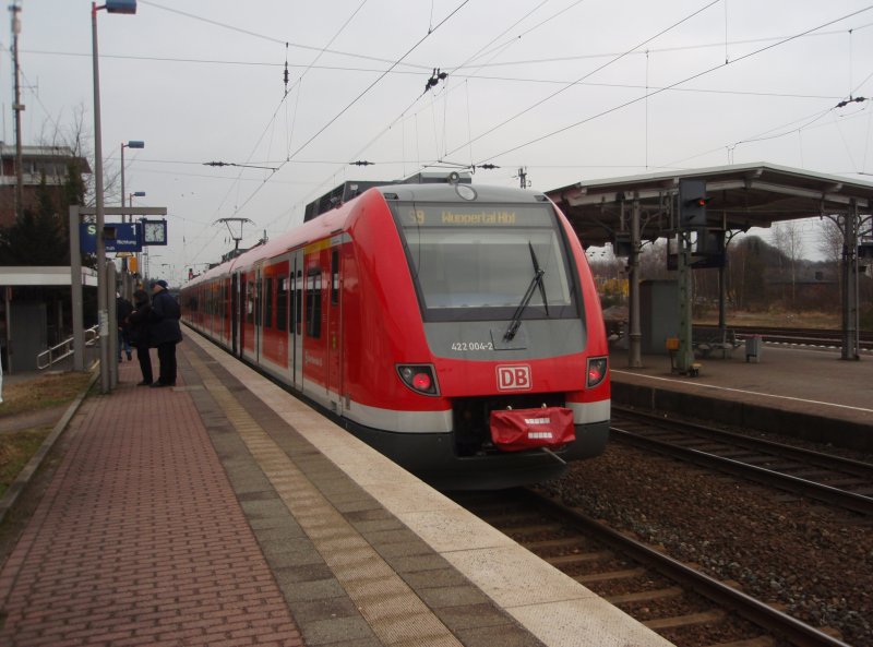 422 004 als S 9 aus Wuppertal Hbf in Haltern am See. 24.01.2009