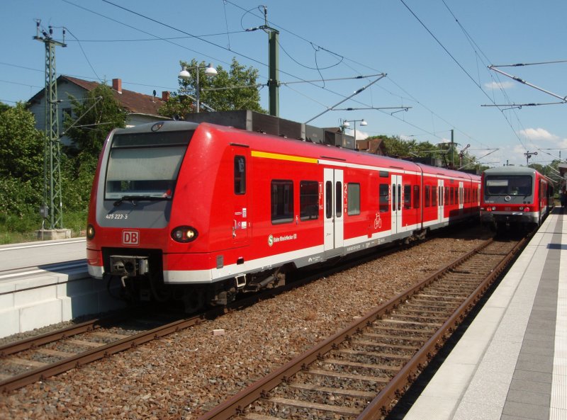 425 223 als S 4 aus Bruchsal in Germersheim. 22.05.2009