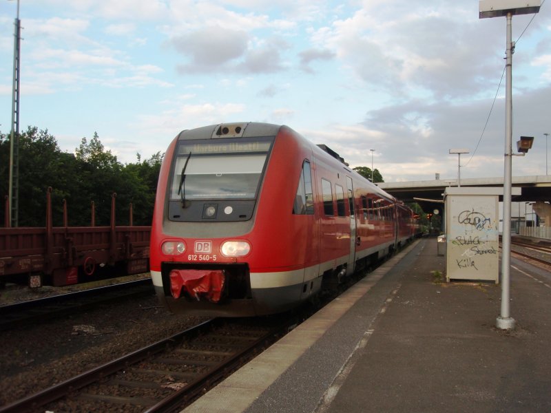 612 540 als RE 17 nach Warburg (Westf.) in Meschede. 28.06.2008