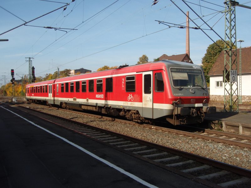 628 675 als RE 17 nach Hagen Hbf bei der Bereitstellung in Warburg (Westf.). 10.10.2008
