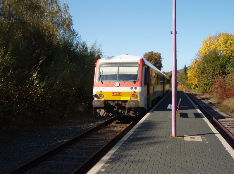 628 677 der Westerwaldbahn als RB 97 aus Betzdorf (Sieg) in Daaden. 12.10.2008