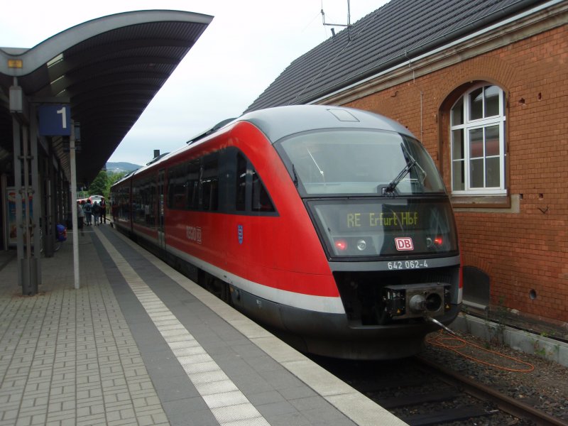 642 062 als RE 2 aus Erfurt Hbf in Saalfeld (Saale). 21.06.2008