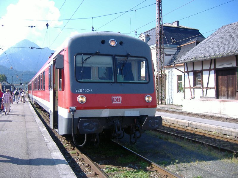 928 102 als RB nach Kempten (Allgu) Hbf in Reutte in Tirol. 30.07.2006