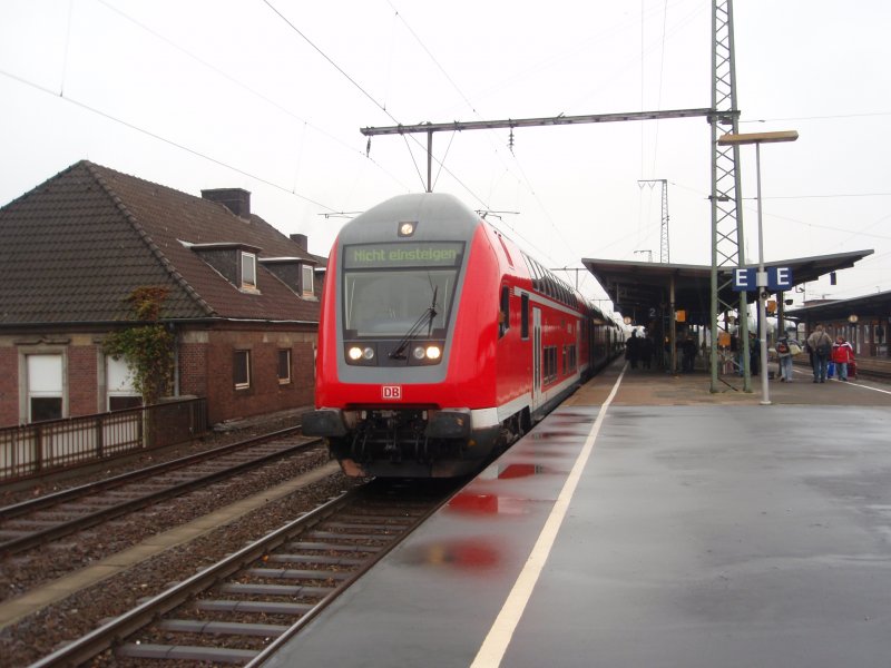 Ein Doppelstock Steuerwagen als RE 60 aus Braunschweig Hbf in Rheine. 01.11.2008