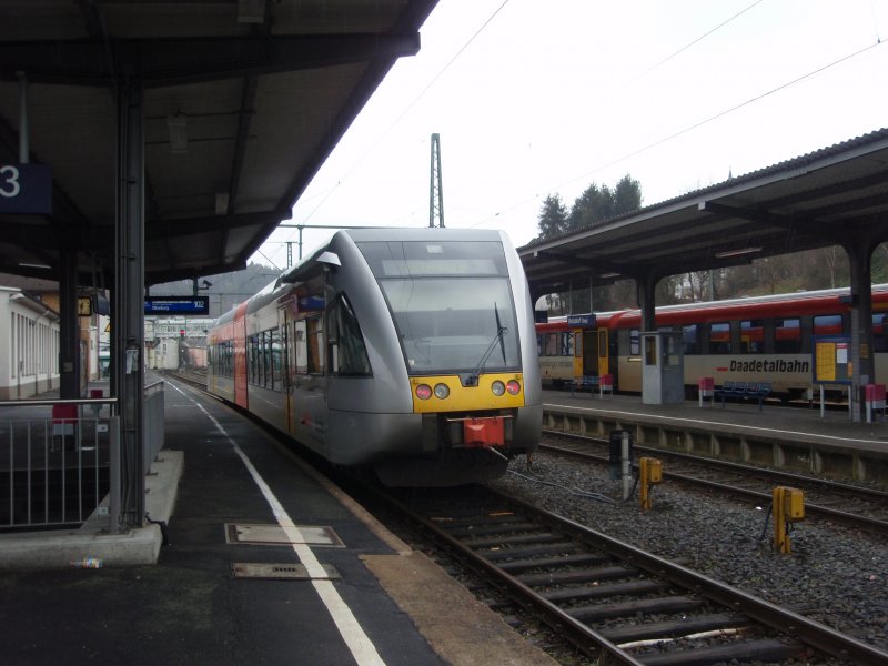 Ein VT 646 der Hellertalbahn als RB 96 nach Dillenburg in Betzdorf (Sieg). 21.02.2009