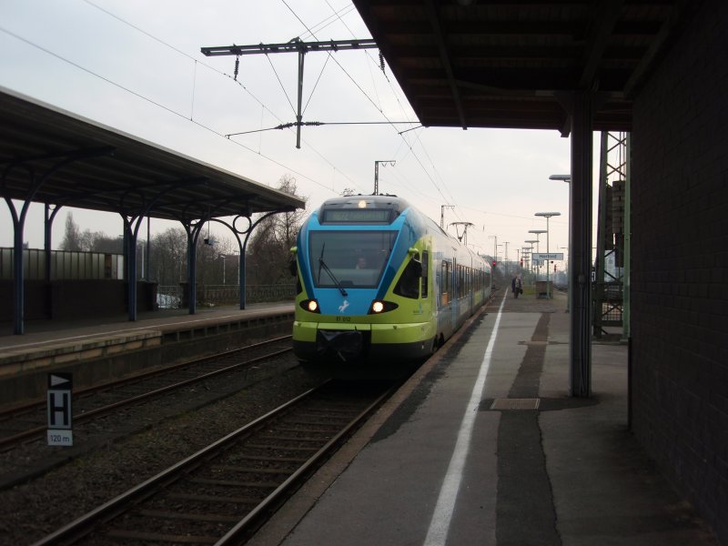 ET 012 der Westfalenbahn als RB 72 aus Paderborn Hbf bei der Einfahrt in Herford. 23.02.2008