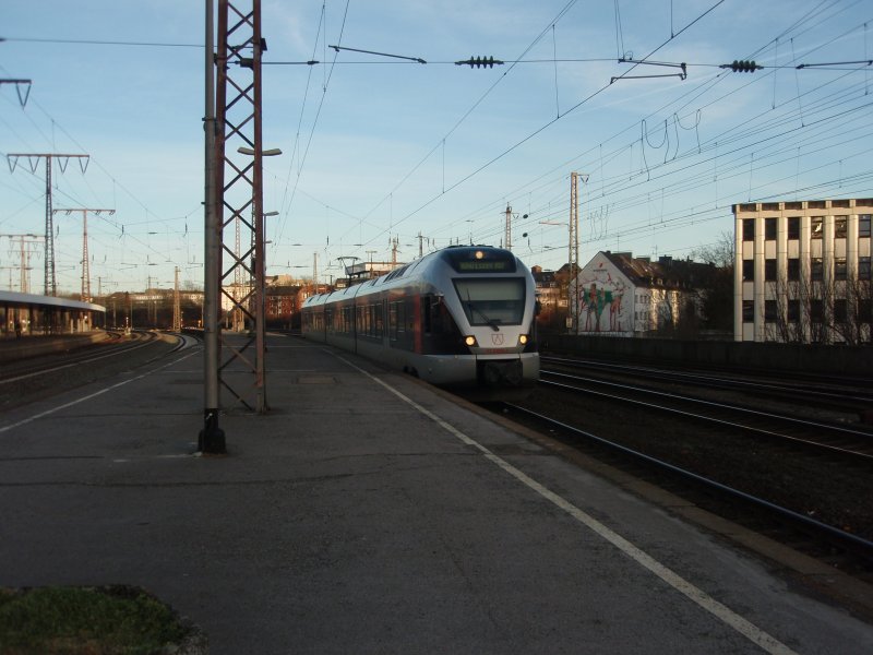 ET 23008-A der Abellio Rail als RB 40 aus Hagen Hbf bei der Einfahrt in Essen Hbf. 25.01.2009
