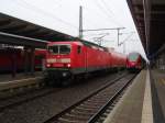 BR 143 143 952 als S 1 nach Warnem�nde in Rostock Hbf. 20.03.2010