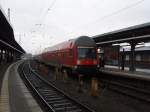 DB Regio Nordost Ein Doppelstock Steuerwagen als RE 3 nach Elsterwerda in Stralsund. 20.03.2010