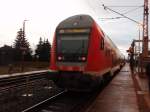 Ein Doppelstock Steuerwagen als RB Halle (Saale) Hbf - Nordhausen in Berga-Kelbra. 03.12.2011