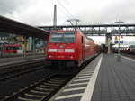 146 255 als RE 30 Frankfurt (Main) Hbf - Kassel Hbf in Marburg (Lahn).