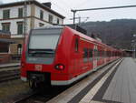 425 736 als S 1 Osterburken - Homburg (Saar) Hbf in Eberbach.