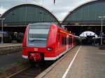 425 558 als RE 11 nach Hamm (Westf.) in Mnchengladbach Hbf.
