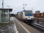 146 541 der metronom Eisenbahngesellschaft als RE 3 Uelzen - Hamburg Hbf in Lneburg.