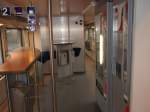 Der Innenraum eines Doppelstock Steuerwagens der metronom Eisenbahngesellschaft.