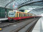 ET 481 Drei ET 481 der S-Bahn Berlin als S 75 Berlin-Spandau - Berlin-Wartenberg in Berlin Hbf. 13.03.2010