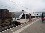 Ein GTW 2/8 als Stoptrein nach Nijmegen in Roermond.