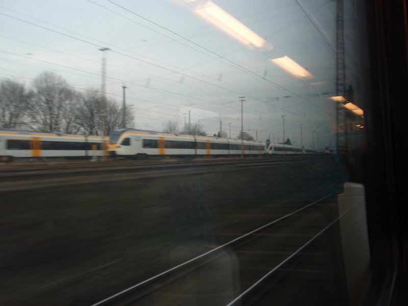 Viele ET 428 der eurobahn warten am 08.12.2008 in Bielefeld auf den in wenigen Tagen bevorstehenden Betriebsstart des Hellweg-Netzes.