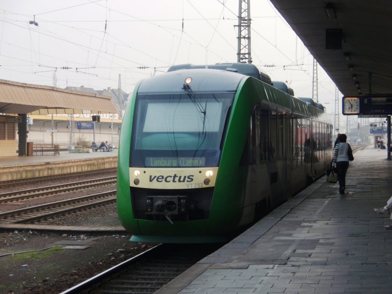 VT 252 der Vectus als RB 25 nach Limburg (Lahn) in Koblenz Hbf. 04.04.2009