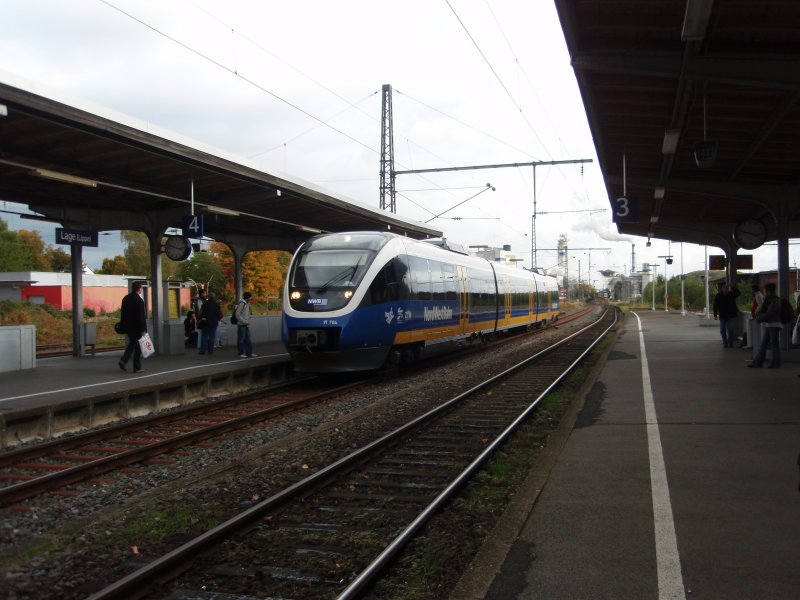 VT 704 der NordWestBahn als RE 82 Detmold - Bielefeld Hbf in Lage (Lippe). 09.10.2008