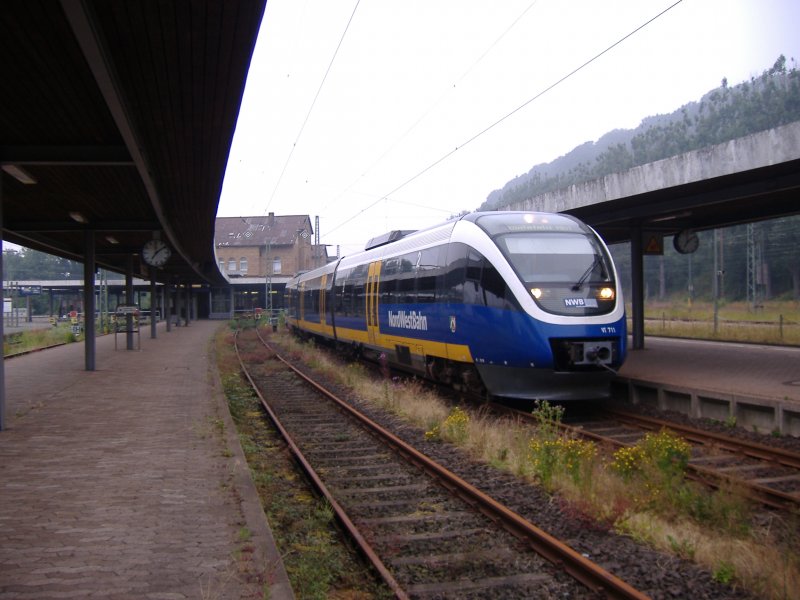 VT 711 als RE 82 nach Bielefeld Hbf in Altenbeken. 24.07.2006