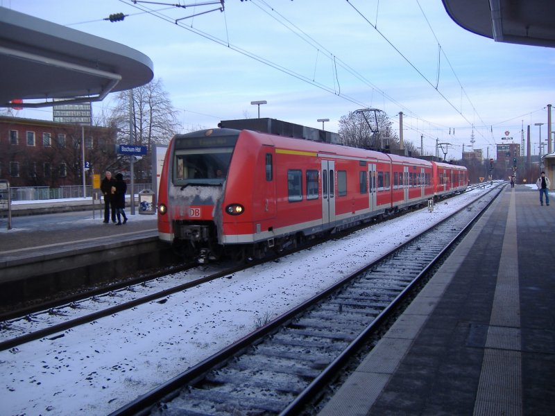 Zwei ET 426 als RE 16 Siegen - Essen Hbf bei der Einfahrt in Bochum Hbf. 30.12.2005