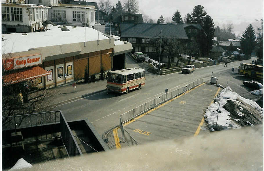 (002'912) - AFA Adelboden - Nr. 17/BE 332'800 - Setra (ex Born, Olten) im April 1988 in Adelboden, Landstrasse