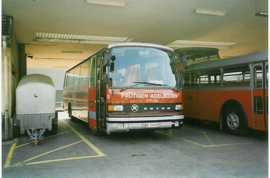 (005'508) - AFA Adelboden - Nr. 20/BE 19'692 - Setra (ex Hauser, Gryon) am 19. Mrz 1990 beim Bahnhof Frutigen