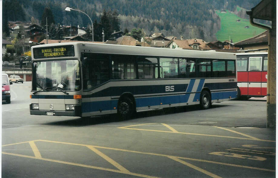 (010'508) - AFA Adelboden - Nr. 3/BE 332'800 - Mercedes am 28. Mrz 1994 beim Bahnhof Frutigen