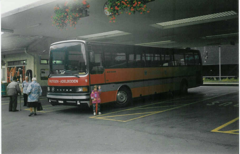 (013'130) - AFA Adelboden - Nr. 11/BE 26'701 - Setra am 4. Oktober 1995 beim Bahnhof Frutigen