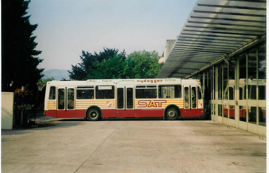 (014'118) - SAT Thun - Nr. 30/BE 419'030 - Volvo/R&J am 8. Juni 1996 in Thun, Garage