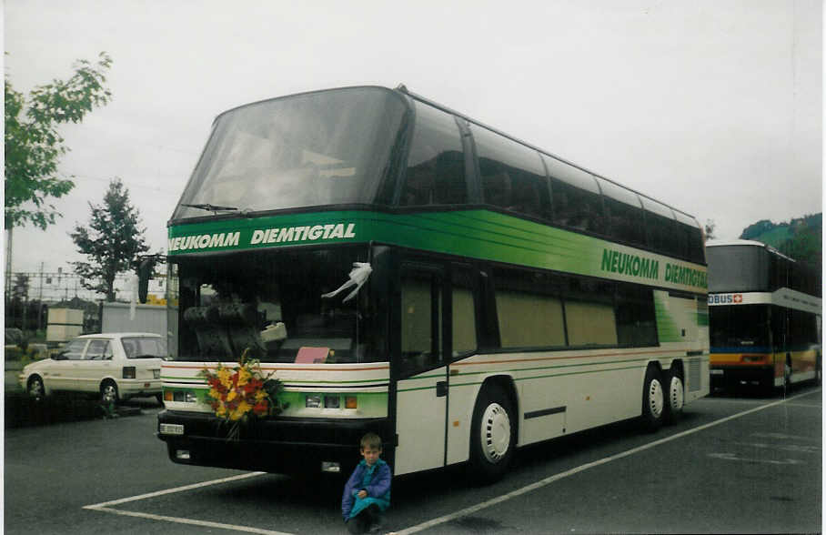 (014'733) - Neukomm, Horboden - BE 202'815 - Neoplan am 24. August 1996 in Thun, Seestrasse