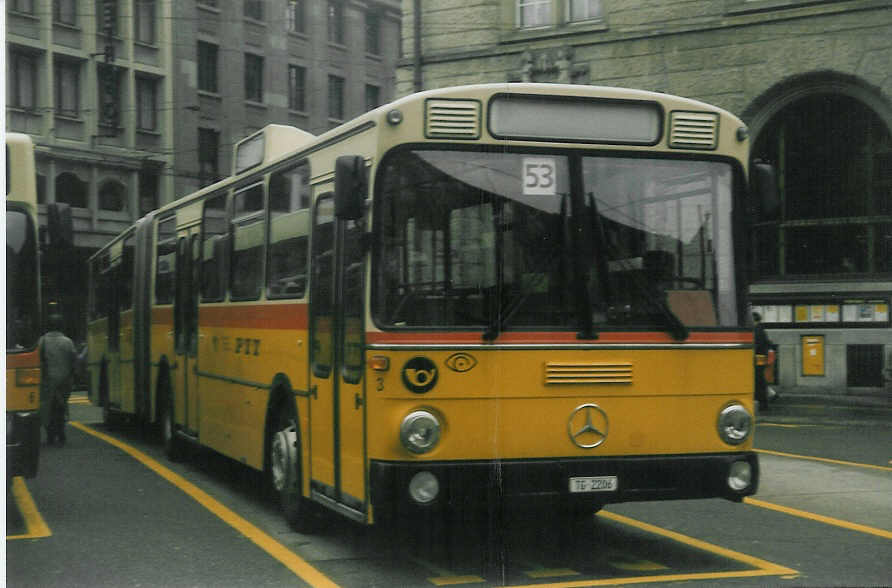 (015'403) - Cars Alpin Neff, Arbon - Nr. 3/TG 2206 - Mercedes am 8. Oktober 1996 beim Bahnhof St. Gallen