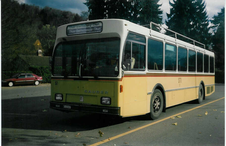 (015'733) - STI Thun - Nr. 57/BE 413'457 - Saurer/R&J am 7. November 1996 bei der Schifflndte Thun