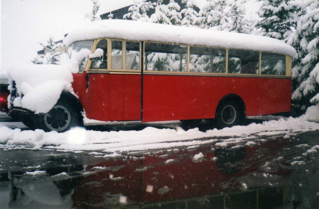 (015'811) - Brunner, Thun - FBW/Lauber (ex Tissot, Interlaken) im November 1996 in Thun-Lerchenfeld, Garage