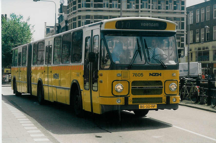 (017'614) - NZH Haarlem - Nr. 7605/BS-30-FP - DAF/Den Oudsten am 8. Juli 1997 in Amsterdam, Central Station