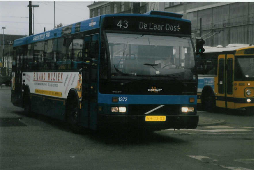 (017'616) - Oostnet - Nr. 1372/VH-43-DJ - Volvo/Den Oudsten am 9. Juli 1997 beim Bahnhof Arnhem