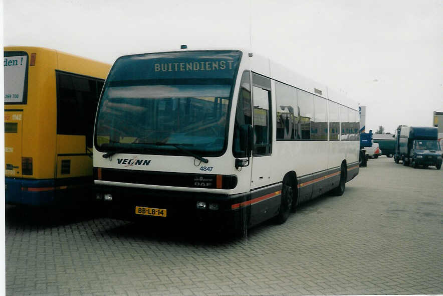 (017'809) - VEONN - Nr. 4847/BB-LB-14 - DAF/Den Oudsten am 14. Juli 1997 in Meppel, Garage