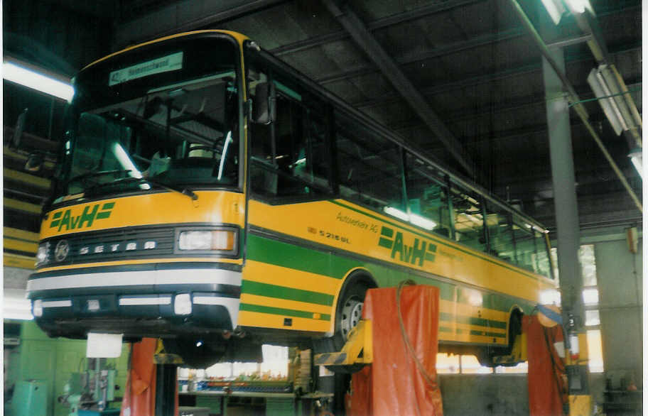 (018'129) - AvH Heimenschwand - Nr. 1 - Setra am 22. Juli 1997 in Heimenschwand, Garage (75 Jahre AvH)