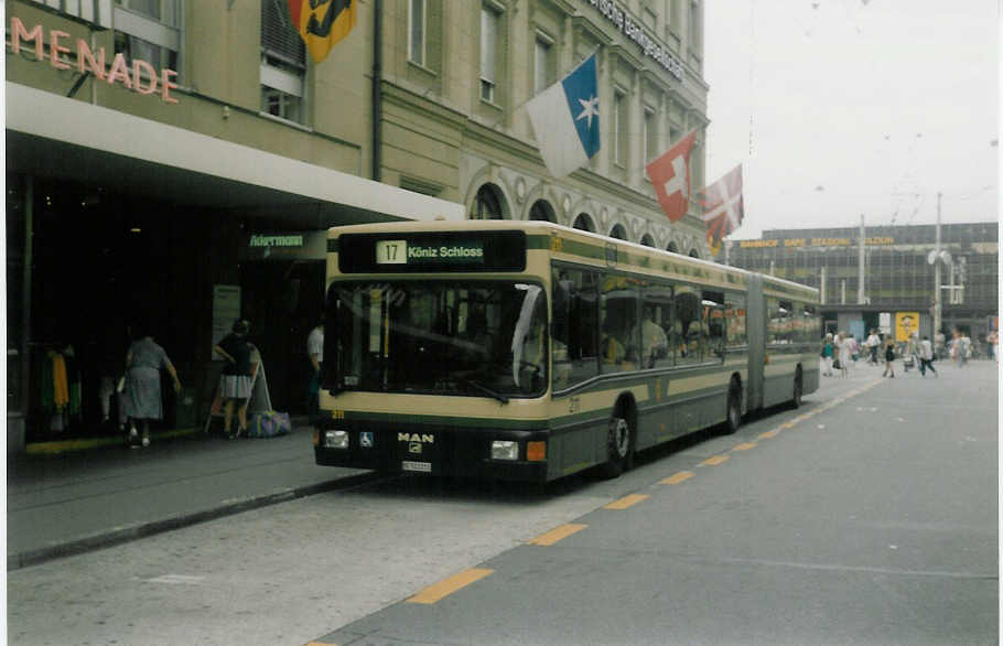 (018'505) - SVB Bern - Nr. 211/BE 513'211 - MAN am 4. August 1997 beim Bahnhof Bern 