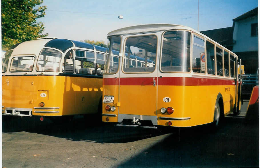 (020'419) - Voegtlin-Meyer, Brugg - Nr. 8/AG 14'448 - Berna/R&J (ex P 23'700; ex Schenk, Triengen; ex AGS Schftland) am 25. Oktober 1997 beim Bahnhof Brugg (75 Jahre PAH Voegtlin-Meyer)