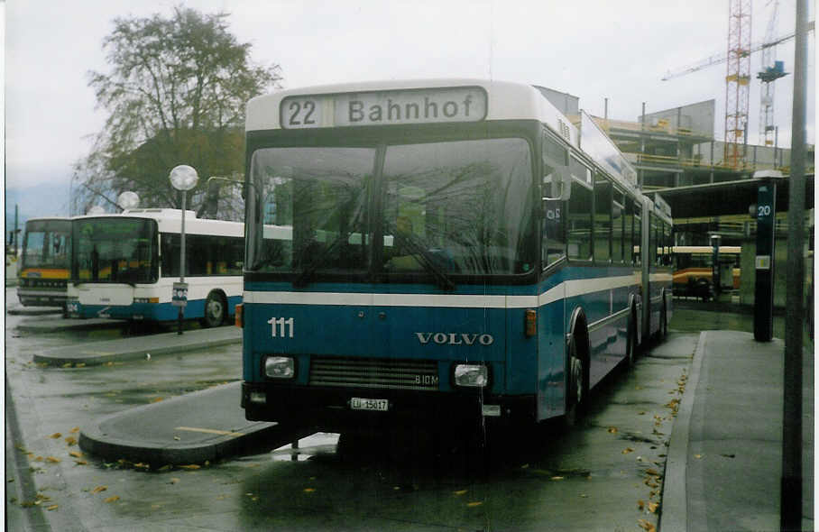 (020'737) - VBL Luzern - Nr. 111/LU 15'017 - Volvo/R&J am 30. November 1997 beim Bahnhof Luzern