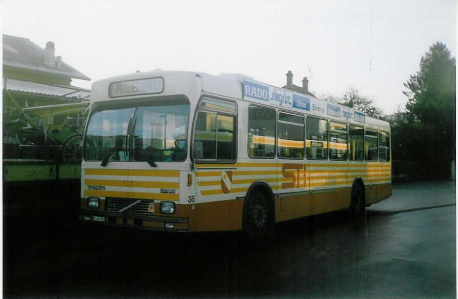 (021'025) - STI Thun - Nr. 36/BE 443'836 - Volvo/R&J (ex SAT Thun Nr. 36) am 10. Dezember 1997 in Thun, Garage