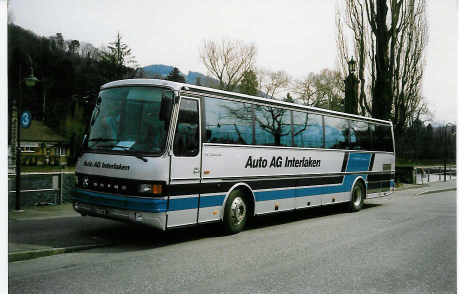 (022'236) - AAGI Interlaken - Nr. 29/BE 373'093 - Setra am 3. April 1998 bei der Schifflndte Thun