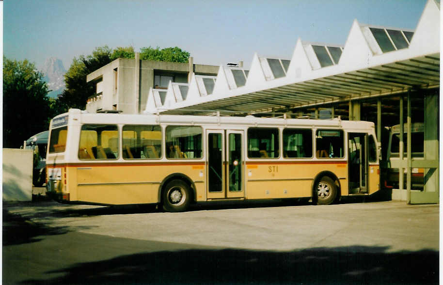 (022'719) - STI Thun - Nr. 58/BE 413'458 - Saurer/R&J am 20. Mai 1998 in Thun, Garage