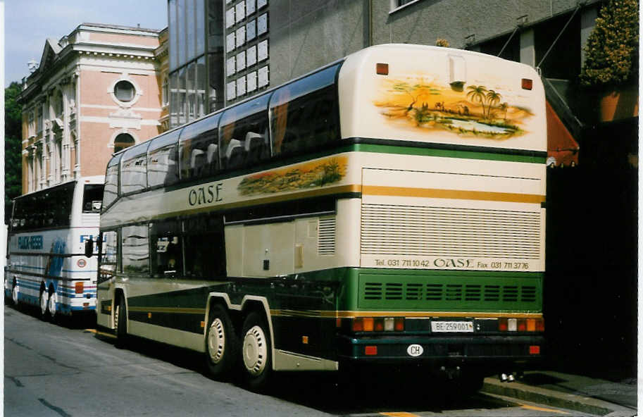 (022'835) - Oase, Grosshchstetten - BE 259'001 - Neoplan am 21. Mai 1998 in Zrich, Kongresshaus