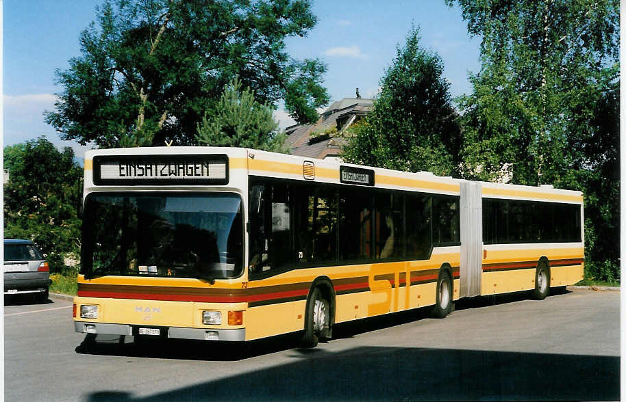 (023'615) - STI Thun - Nr. 73/BE 387'073 - MAN am 25. Juni 1998 in Thun, Garage